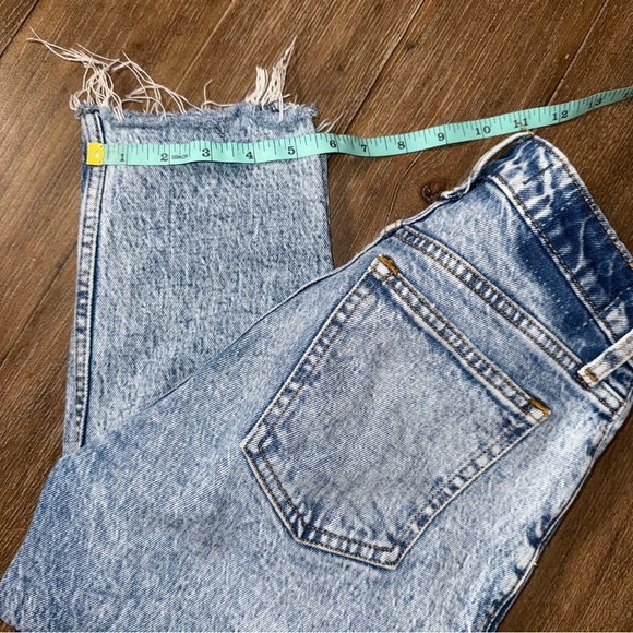 Abercrombie & Fitch The Mom High Rise 23 | 000 Curve Love Raw hem - Picture 4 of 10